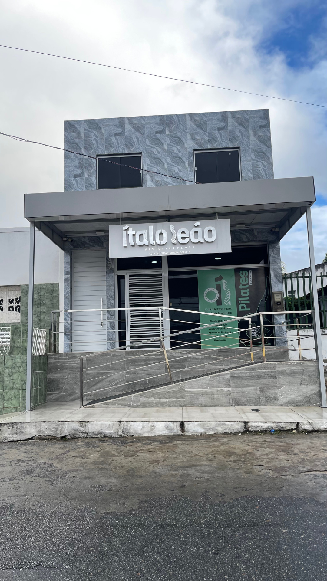 Fachada da Clínica Ítalo Leão em Bezerros, Pernambuco
